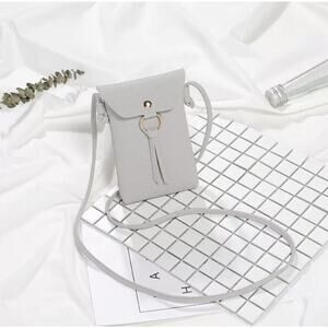 Los Angeles Boutique Faux Pebbled Leather Gray Phone Crossbody Shoulder Bag NEW